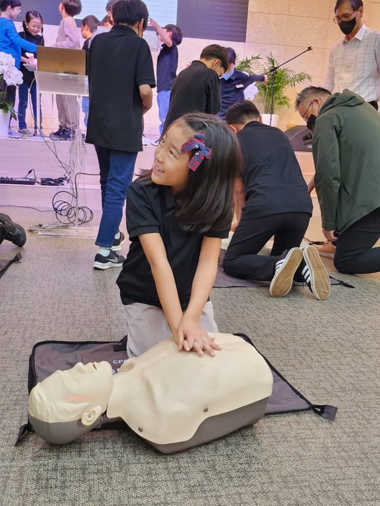 Brayden CPR-Puppe bei der Lebensretter-Veranstaltung der Yeondong-Kirche